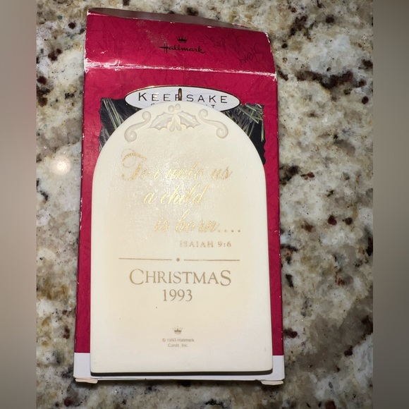 1993 dated Hallmark ornament “He is Risen” plaque of Jesus, Mary and Joseph - Picture 5 of 5